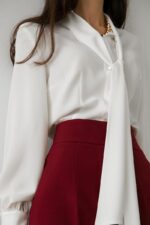 Блузка с бантом