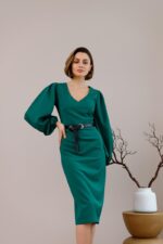 Платье с объемными рукавами